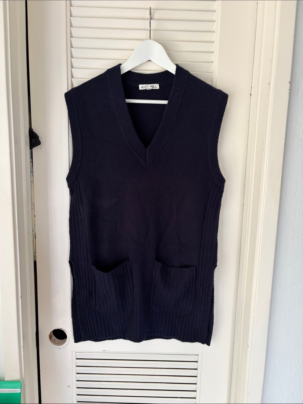Alex Mill Navy Cashmere, wool V-Neck Sleeveless Knit Vest with Front Pockets